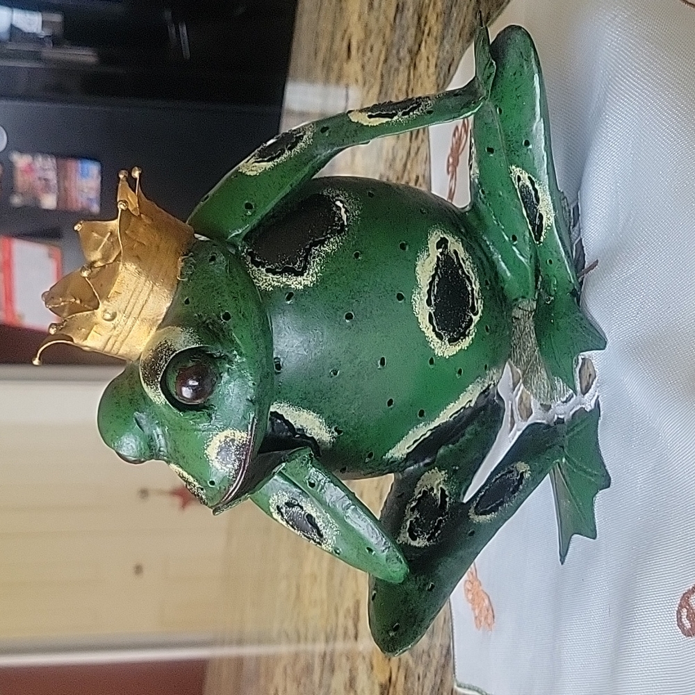 Adorable thinking frog,  tea candle  burner 🐸